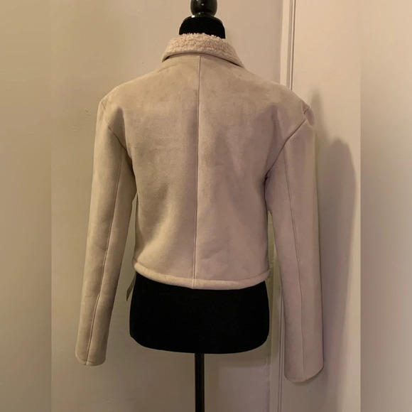 STORETS Vanessa Cropped Shearling Jacket in Beige - Picture 9 of 14